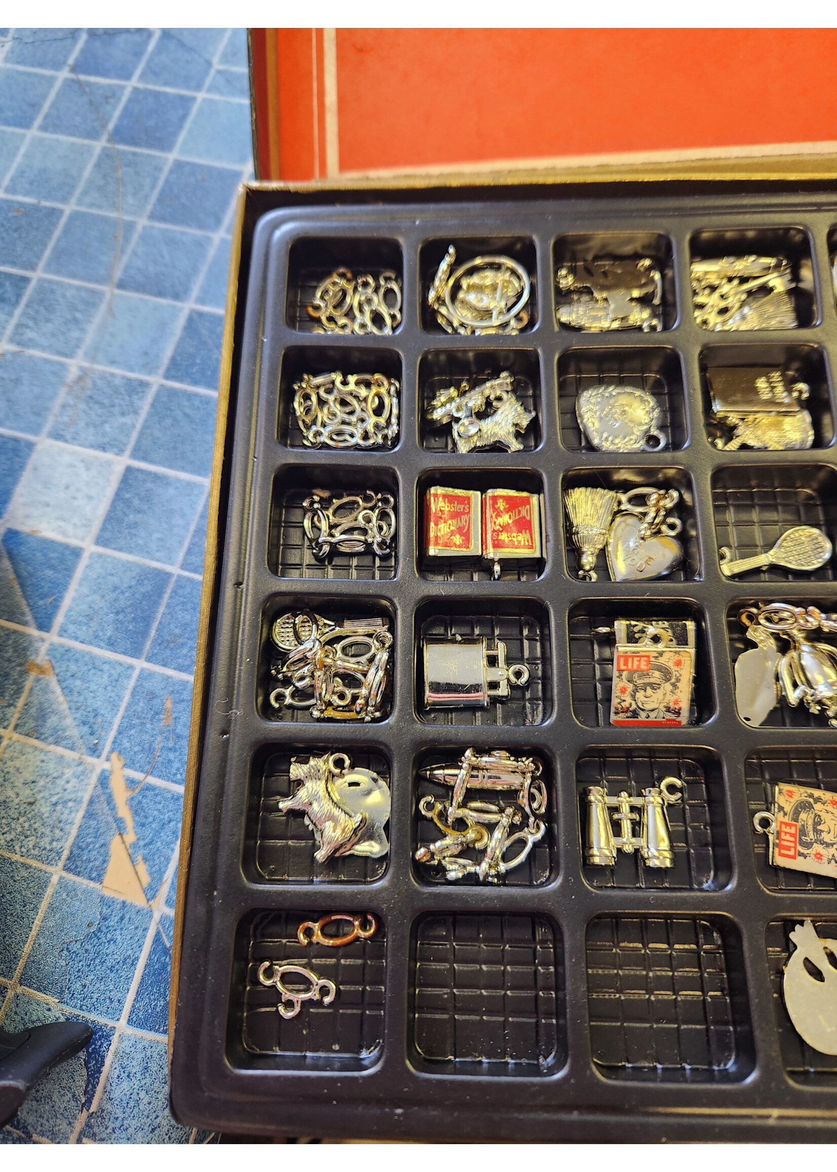 HASBRO Snap In Charms N Chains  Vintage Craft Box, Hassenfeld, Central Falls
