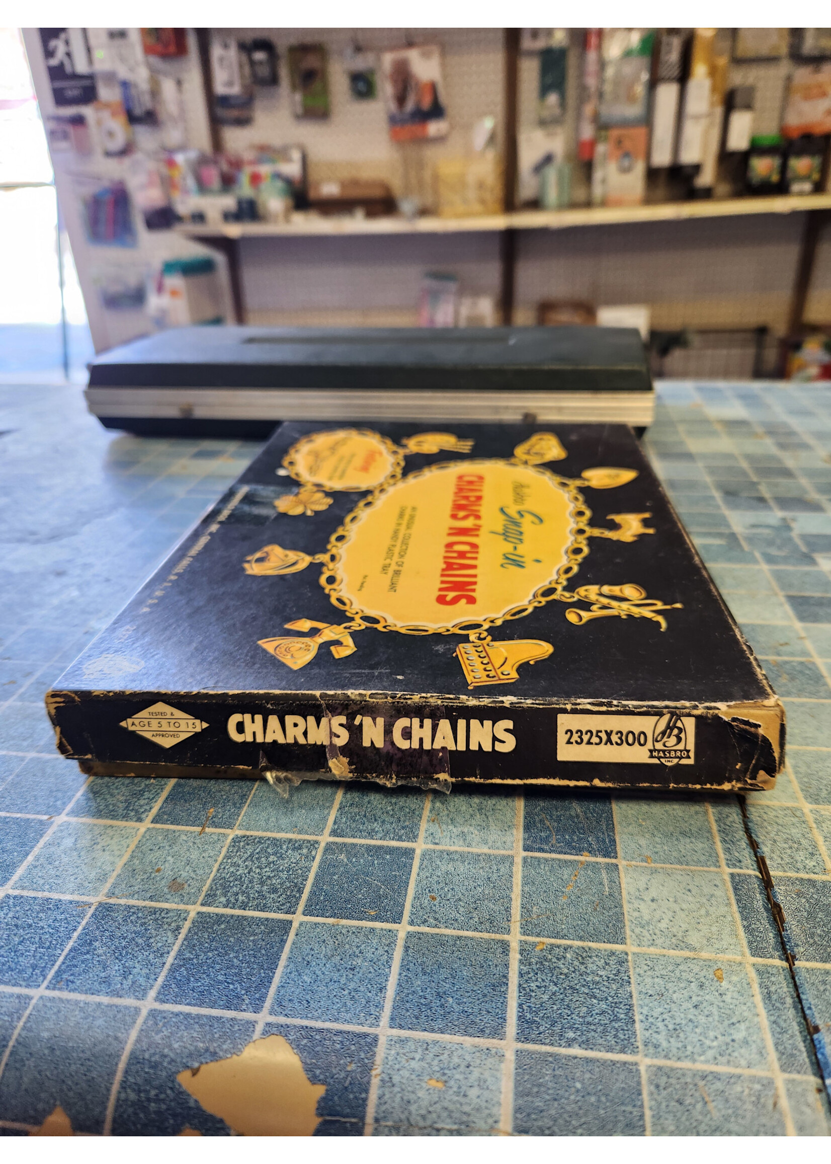 HASBRO Snap In Charms N Chains  Vintage Craft Box, Hassenfeld, Central Falls