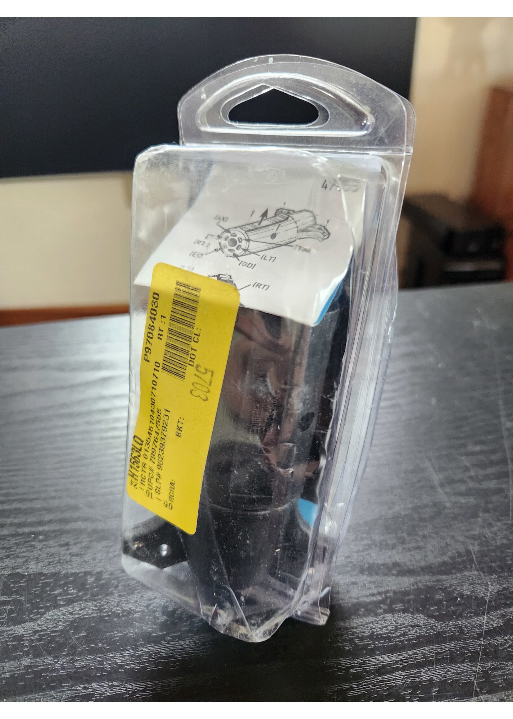 Hopkins 47555 7 RV Blade to 6 Pole Round Adapter