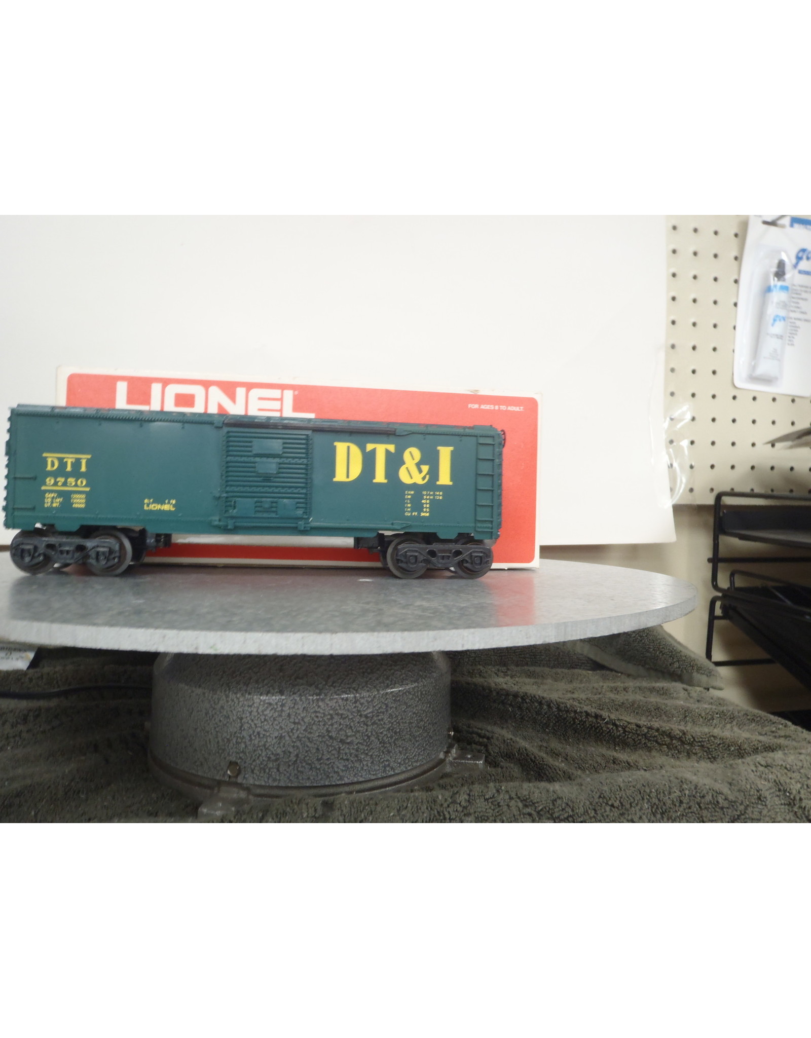 Lionel Boxcar DT&I 9750