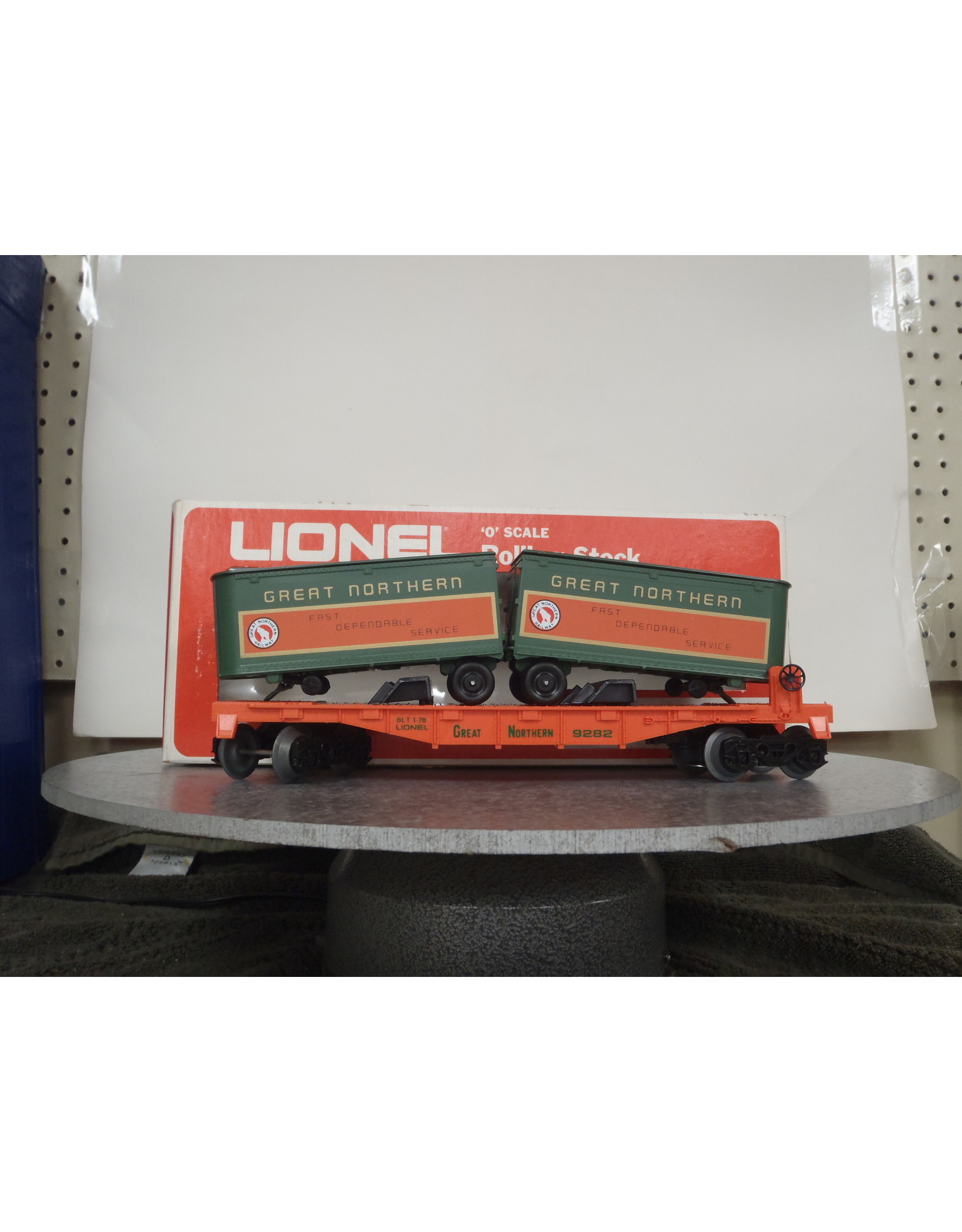 Lionel Flatcar w/Vans Great Northern 9282