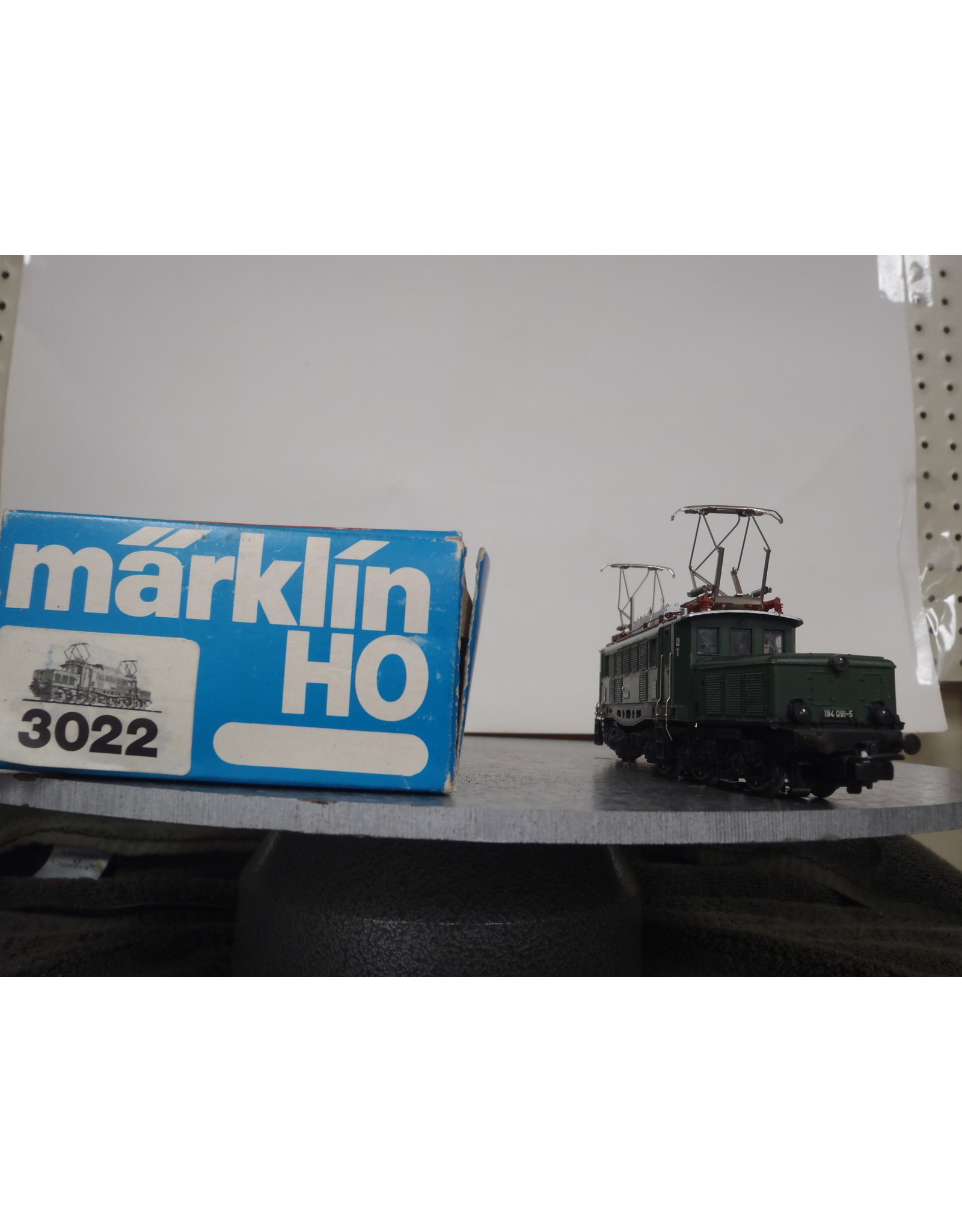 Marklin Märklin 3022 Electric Locomotive Series 194 DB / Cast/Digital AC 3 rail German