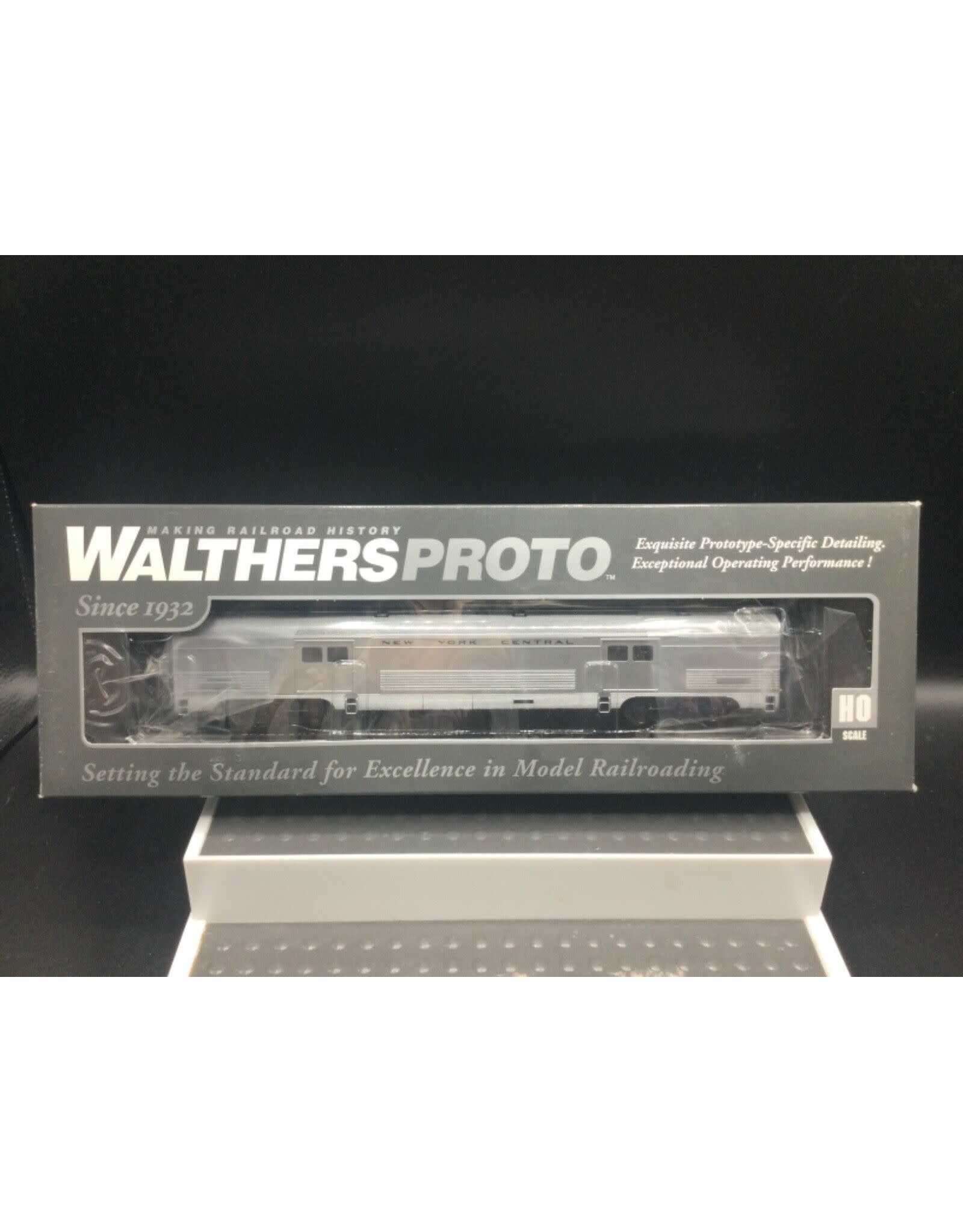 Walthers Proto 73' Budd Baggage Car - Ready to Run -- Rock Island (black Lettering) used