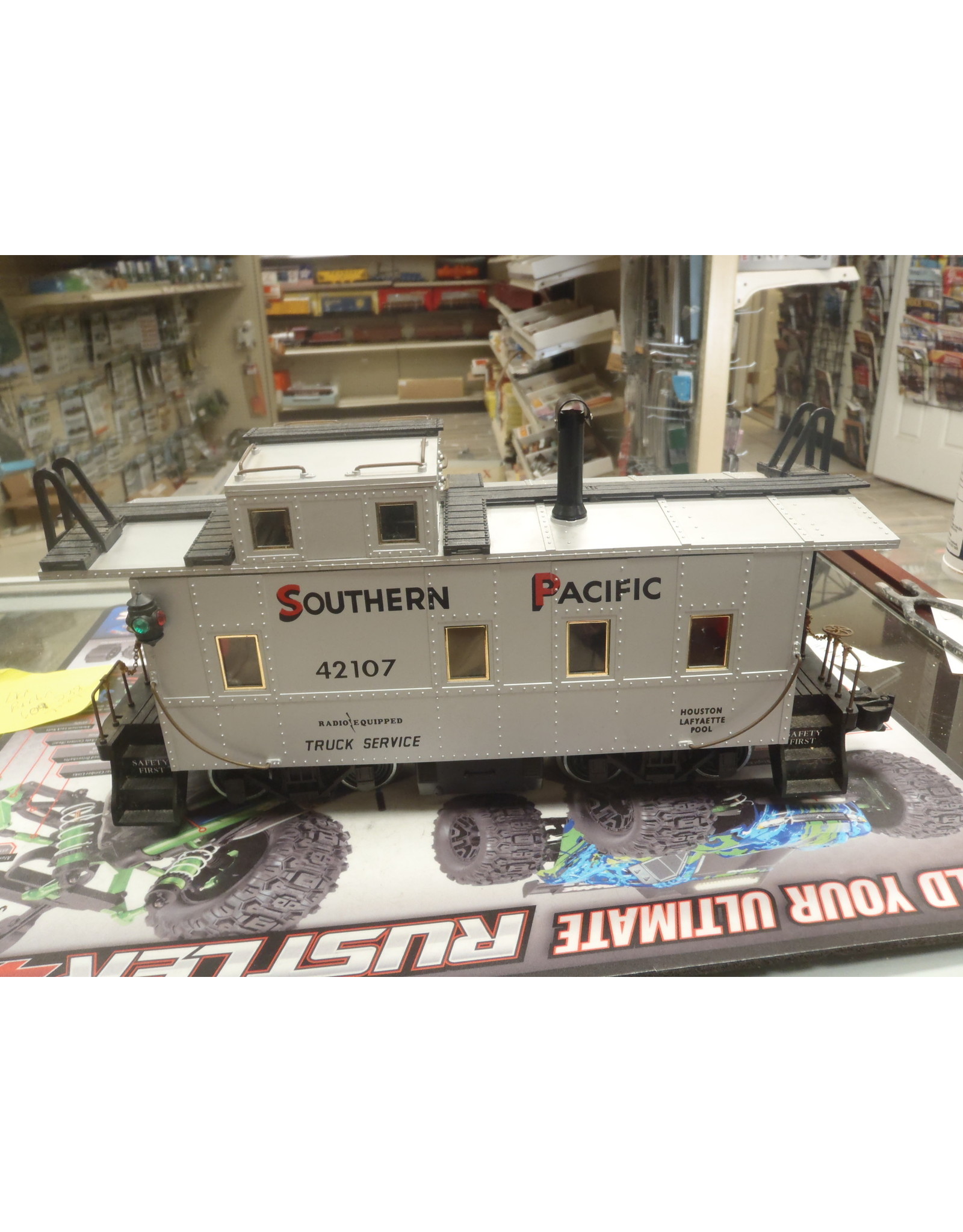 Aristo-Craft Aristocraft REA 42107 Southern Pacific Caboose g-scale with lights and smoke not original box