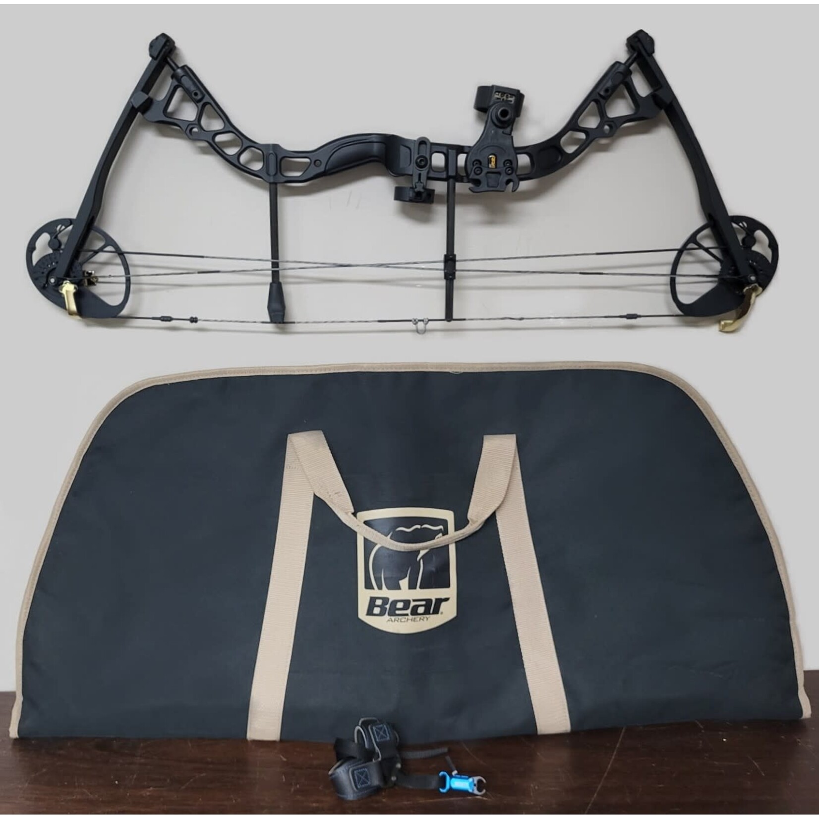 Used Diamond Infinite Edge RTH Compound Bow, 5-70 lbs, 13-30", Black