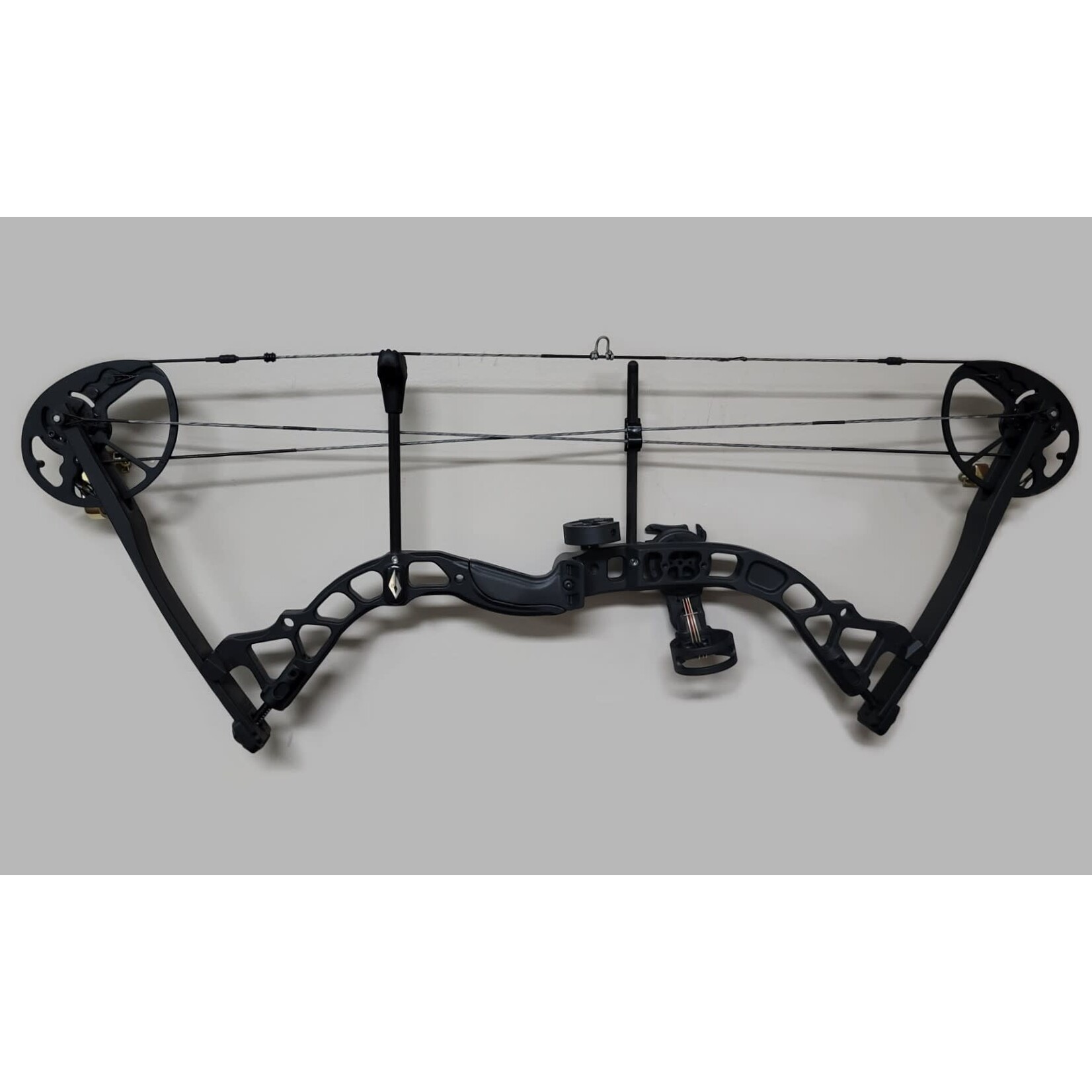 Used Diamond Infinite Edge RTH Compound Bow, 5-70 lbs, 13-30", Black