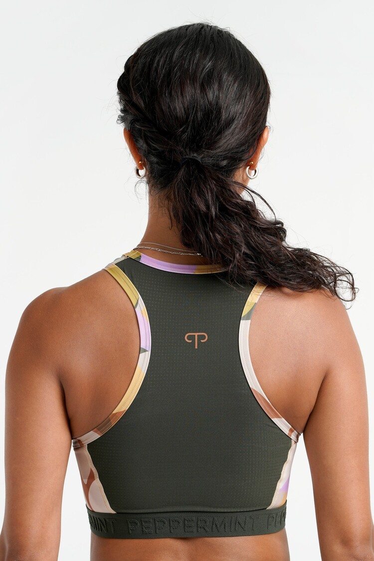 Peppermint Peppermint Brassière Gravel Vivarium (2024)