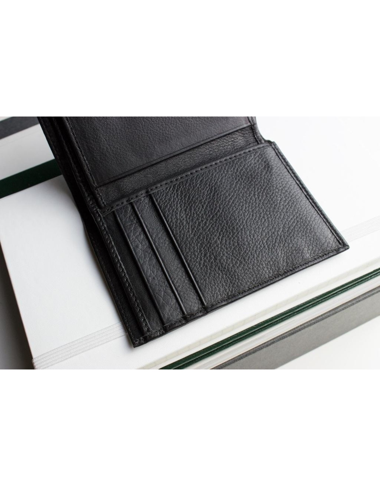 Slimfold Passcase Leather Wallet In Black