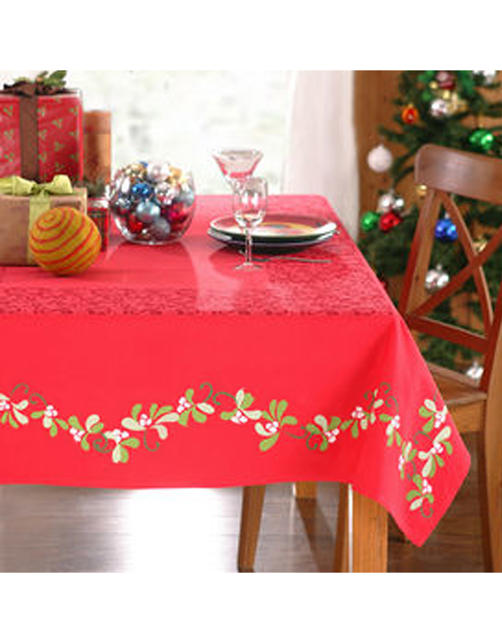 Peking Handicraft Christmas Tablecloth 60x84 Red  Mistletoe Kate Spain
