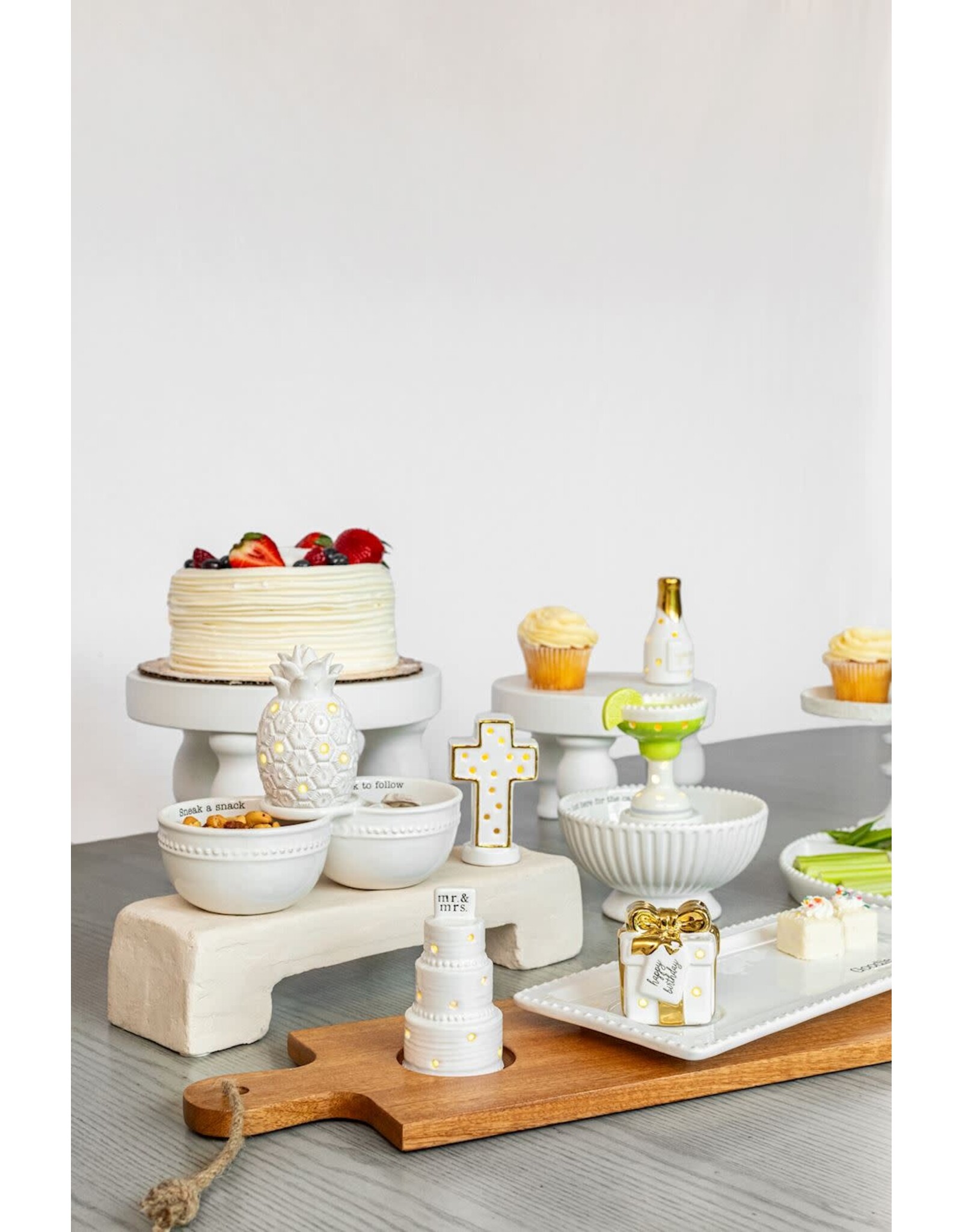 Mud Pie Light-Up Sitter | Wedding Cake Mr. And Mrs.