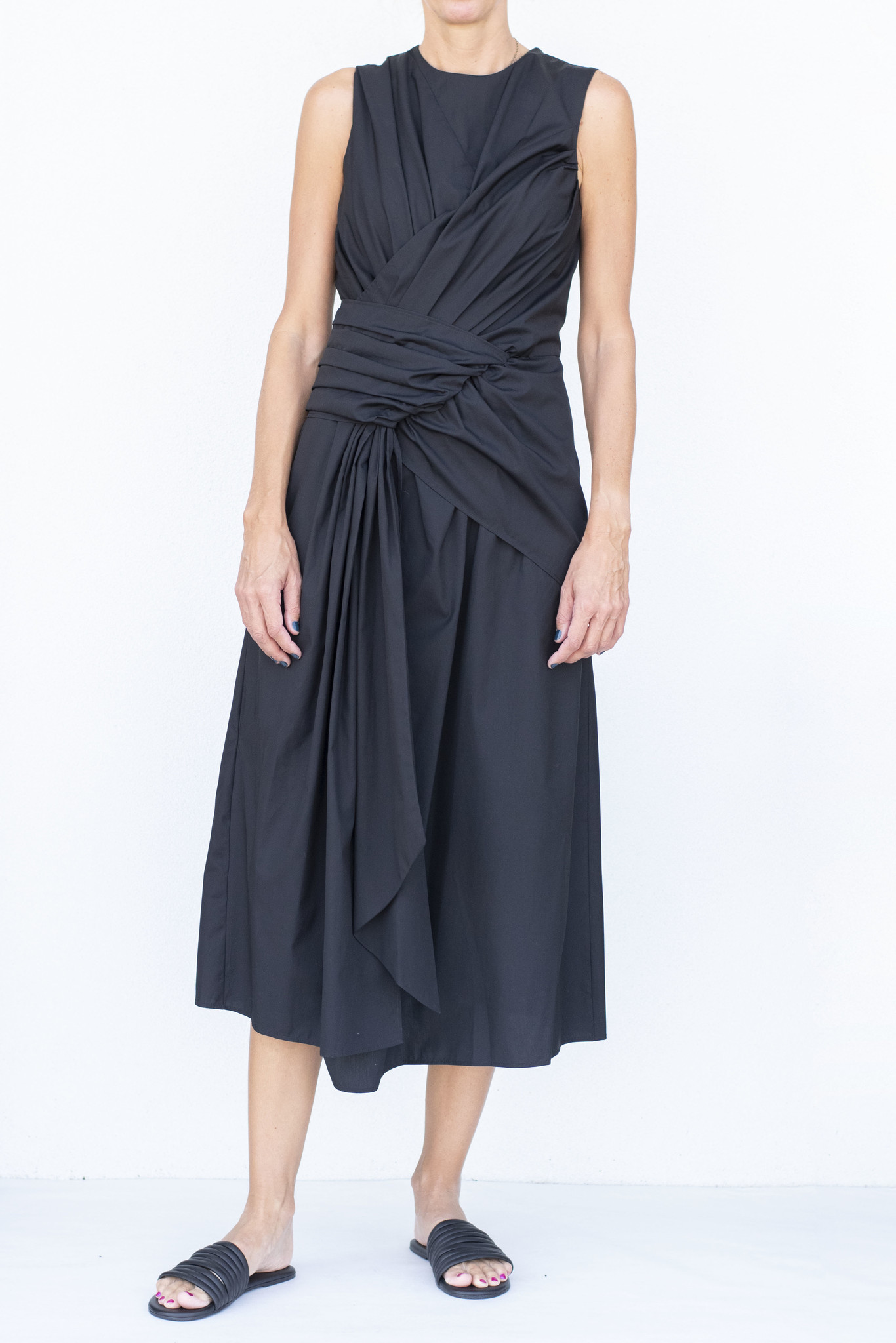 black sleeveless gown