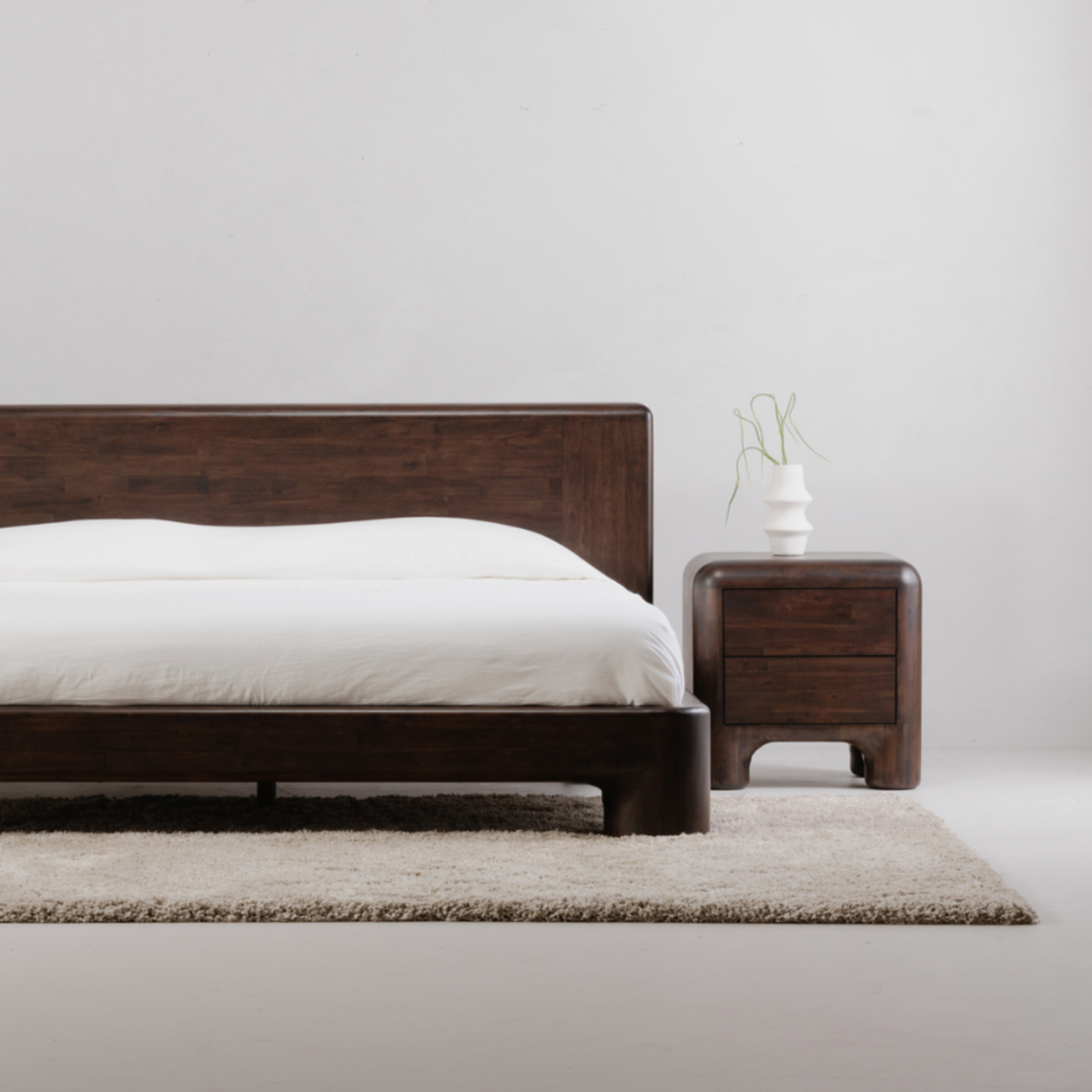 MOES HOME COLLECTION RONAN BED QUEEN