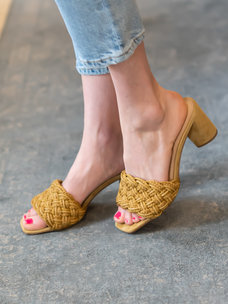 VERONICA BEARD KERRA HEEL