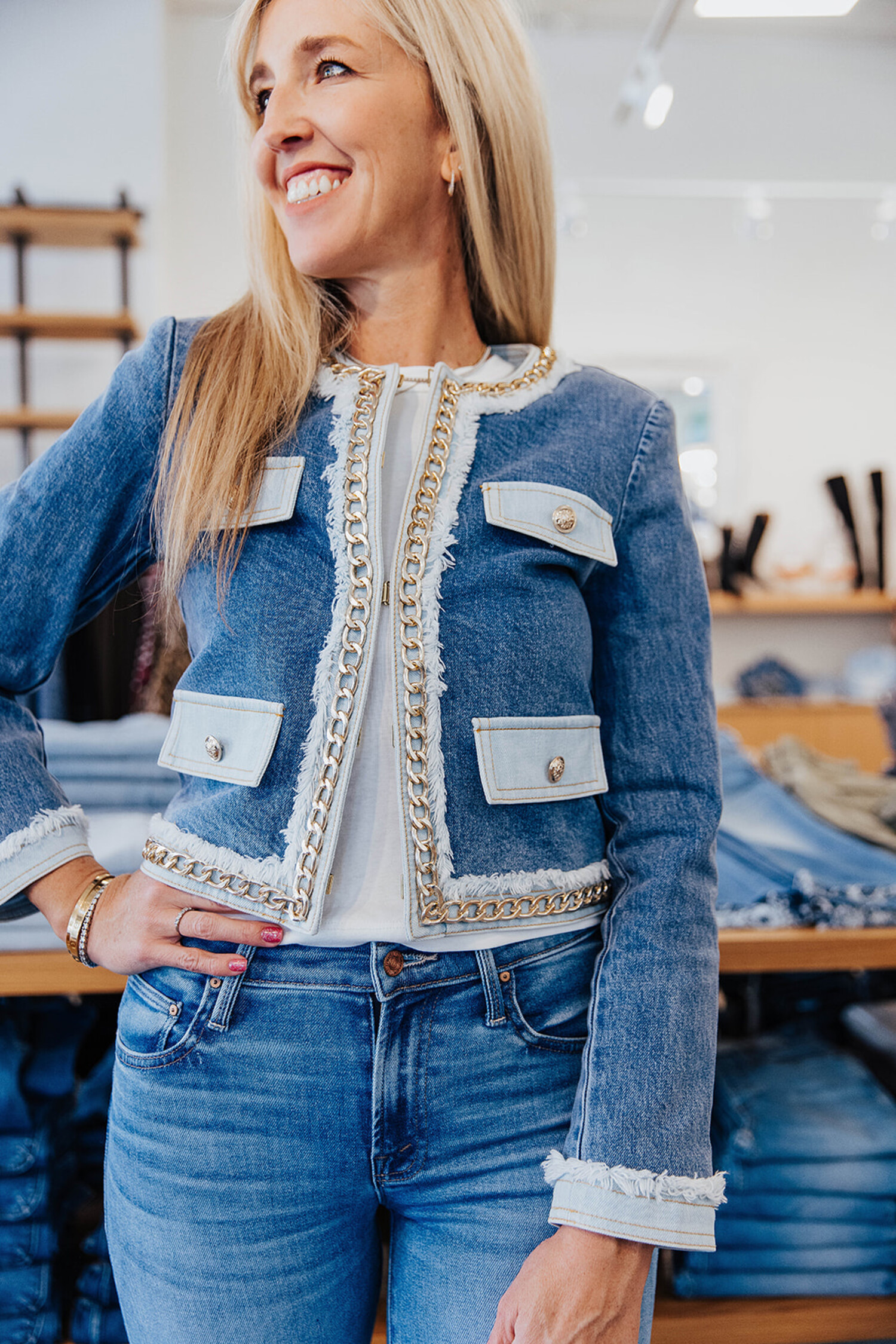 ◆Alice+Olivia◆ランドン デニム チェーントリム ジャケット◆ Alice + Olivia Landon Chain Denim Crop Jacket | Saks Fifth