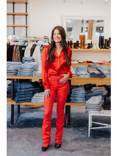 L'AGENCE RUTH STRAIGHT JEAN