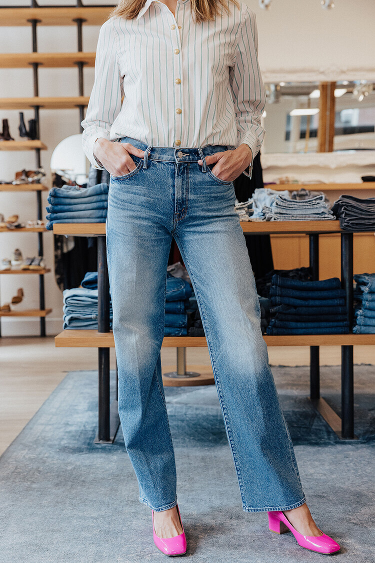 MOTHER DENIM MID RISE TUNNEL VISON SNEAK