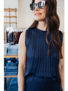 VINCE PLEATED CREW NECK SHELL- final sale