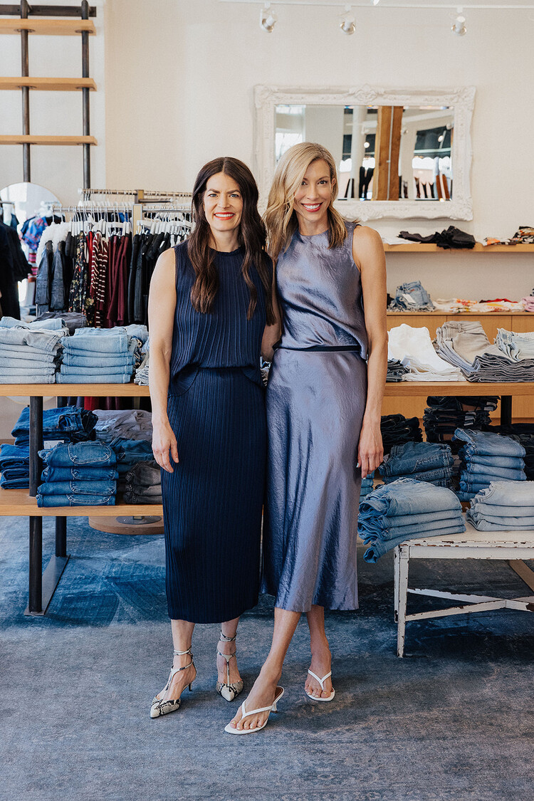 VINCE PLEATED CREW NECK SHELL