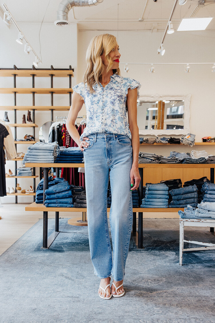 ALICE + OLIVIA MARTEL FLUTTER SLEEVE BLOUSE