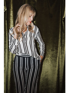 ALICE + OLIVIA DIMITRA BUTTON DOWN SHIRT