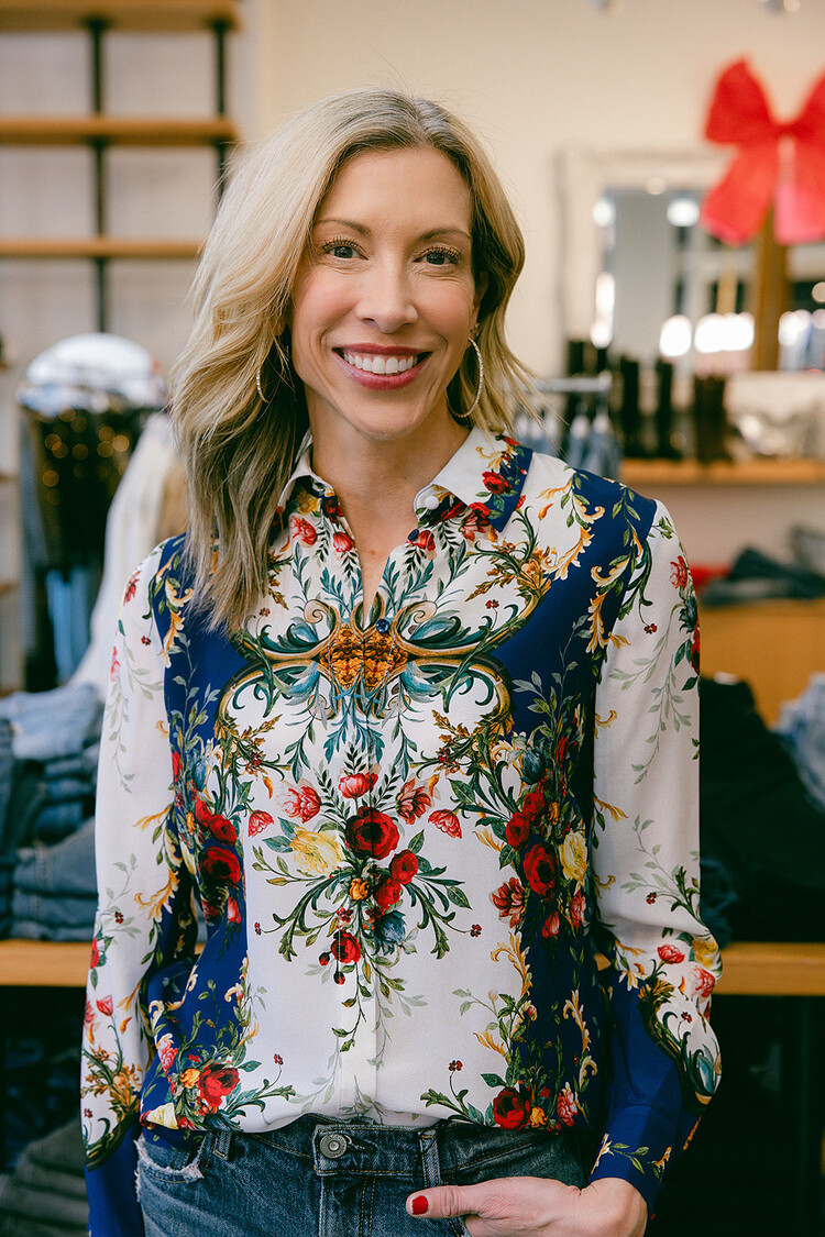 ALICE + OLIVIA WILLA PLACKET TOP