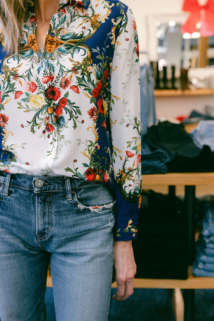 ALICE + OLIVIA WILLA PLACKET TOP