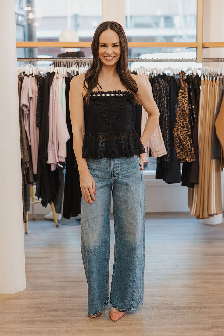 ALICE + OLIVIA  ALESSIA LACE RUFFLE TOP