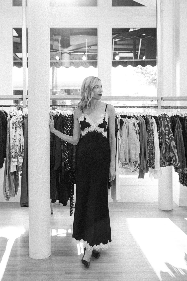 ALICE + OLIVIA ALICE + OLIVIA JULIETTA CUTAWAY LACE TRIM SLIP DRESS