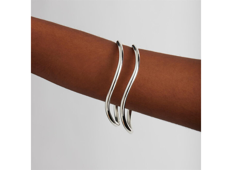 ISLAND OF DREAMS SILVER BANGLE (B7105-65)