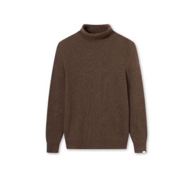 Marsh Rib Turtleneck in Brown