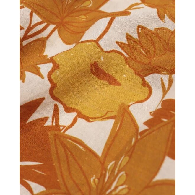 Selleck SS Shirt in Flower Print - Honey Gold