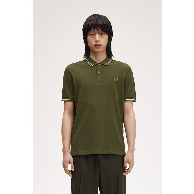 Twin Tipped Fred Perry Shirt in Hunting Green/Light Oyster/Laurel Wreath Green