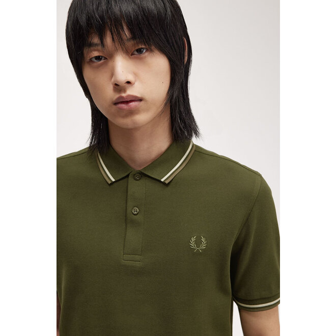 Twin Tipped Fred Perry Shirt in Hunting Green/Light Oyster/Laurel Wreath Green