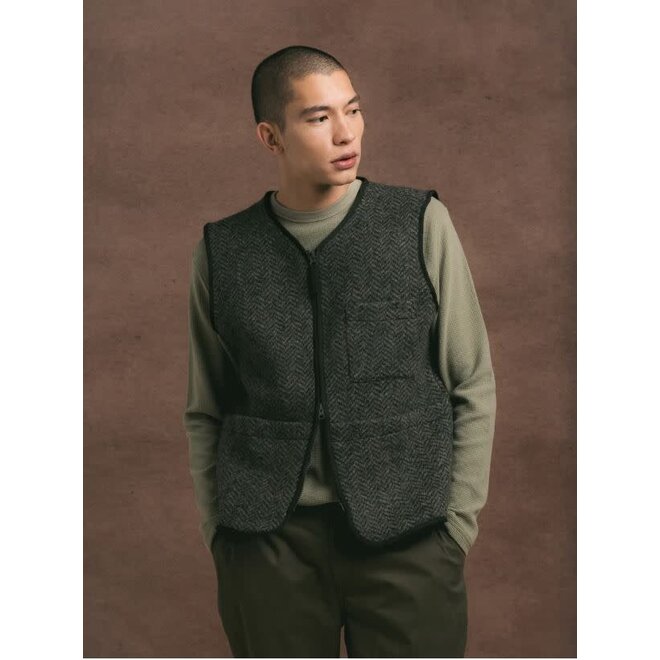Bute Herringbone Vest in Moss