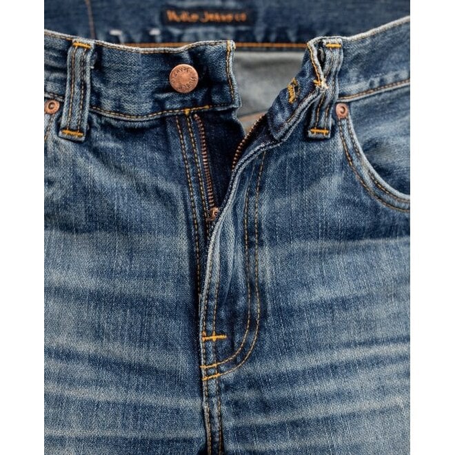 Gritty Jackson in Sand Tracks