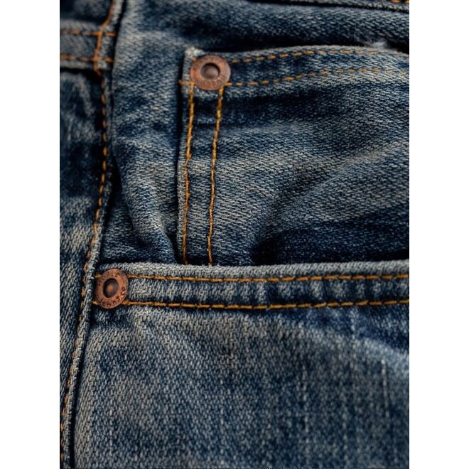 Gritty Jackson in Sand Tracks