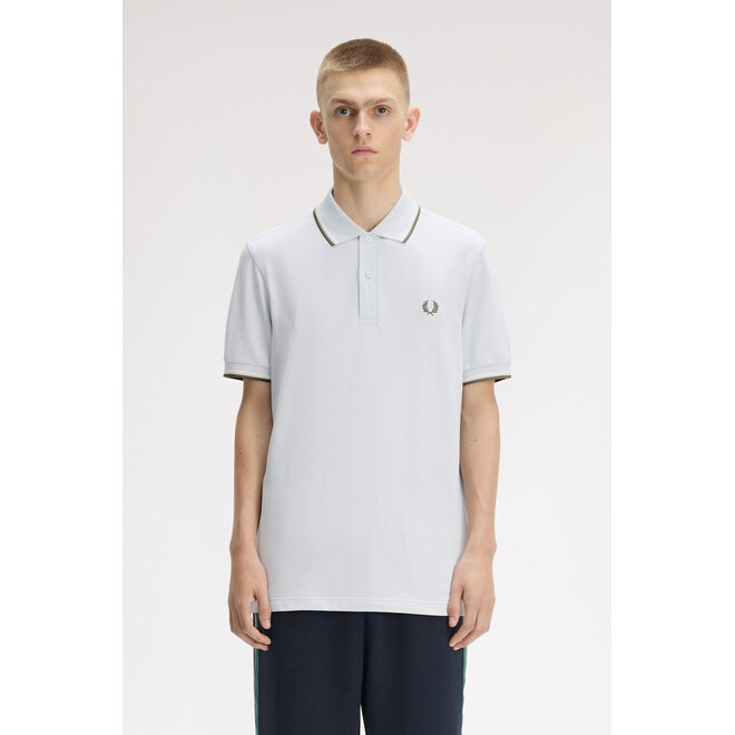 Twin Tipped Fred Perry Shirt in Dusky Blue/Ecru/Laurel Wreath Green