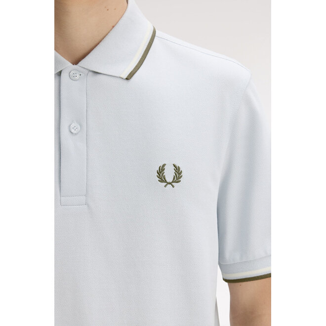 Twin Tipped Fred Perry Shirt in Dusky Blue/Ecru/Laurel Wreath Green