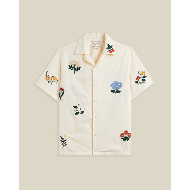 Embroidery Flowers Vacation Shirt in Ecru