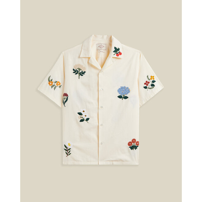 Embroidery Flowers Vacation Shirt in Ecru