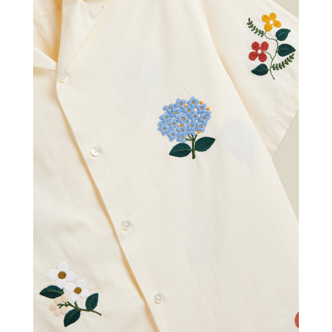 Embroidery Flowers Vacation Shirt in Ecru