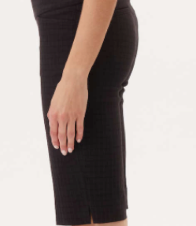 13"  Black Lines Walking Short