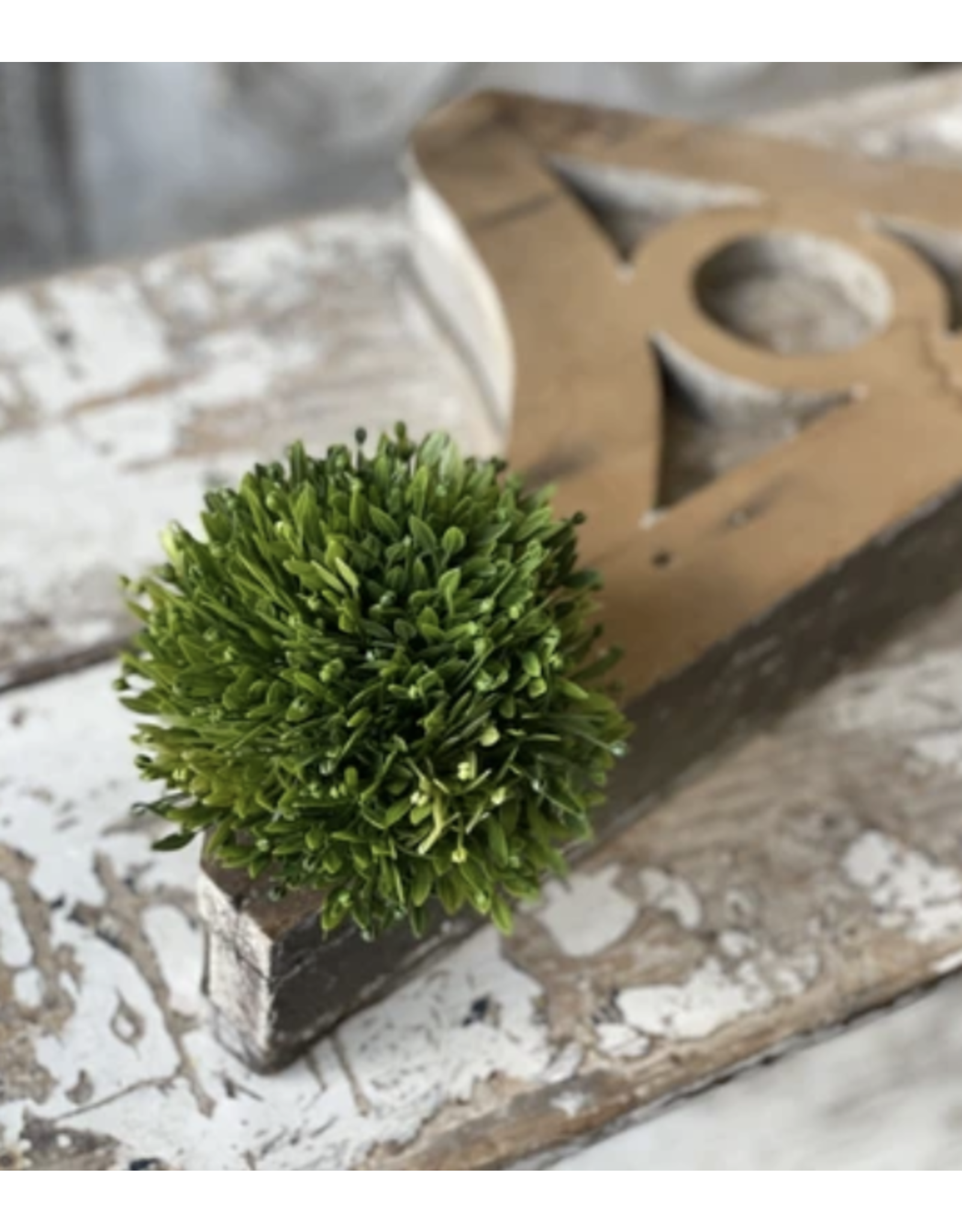 Lancaster & Vintage Seed Head Half Sphere 5.5"