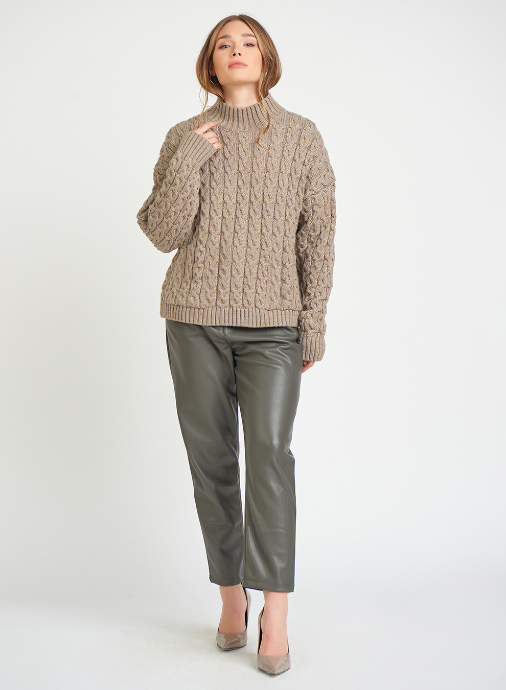 CABLE KNIT SWEATER WITH POCKETS