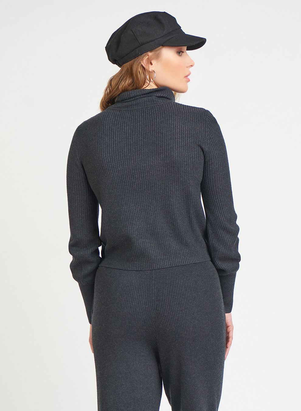 TURTLE NECK RIBBED TOP