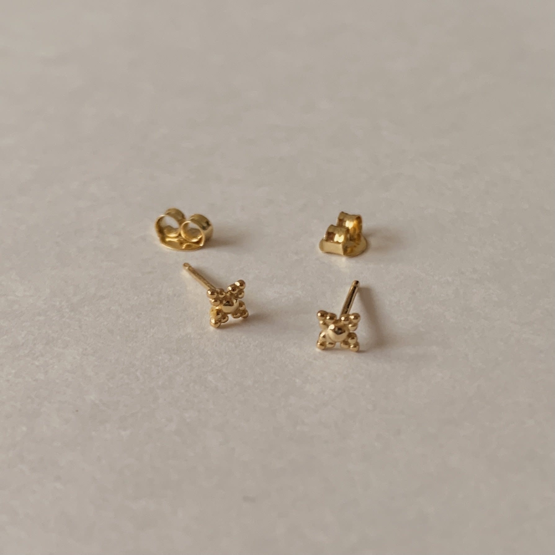 NAMASTE AURA STUDS GOLD NAMASTE