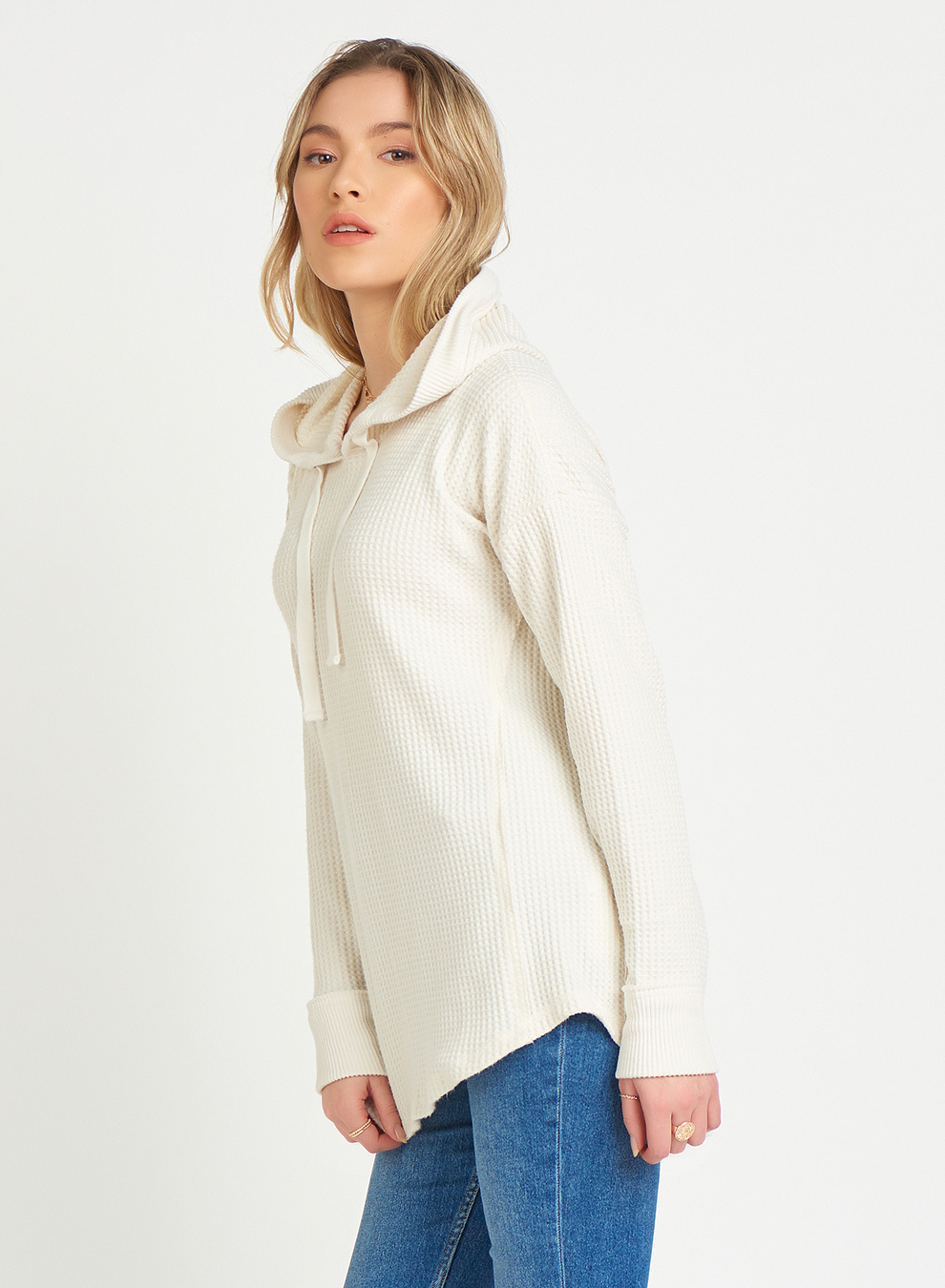 ROUNDED HEM COZY WAFFLE HOODIE