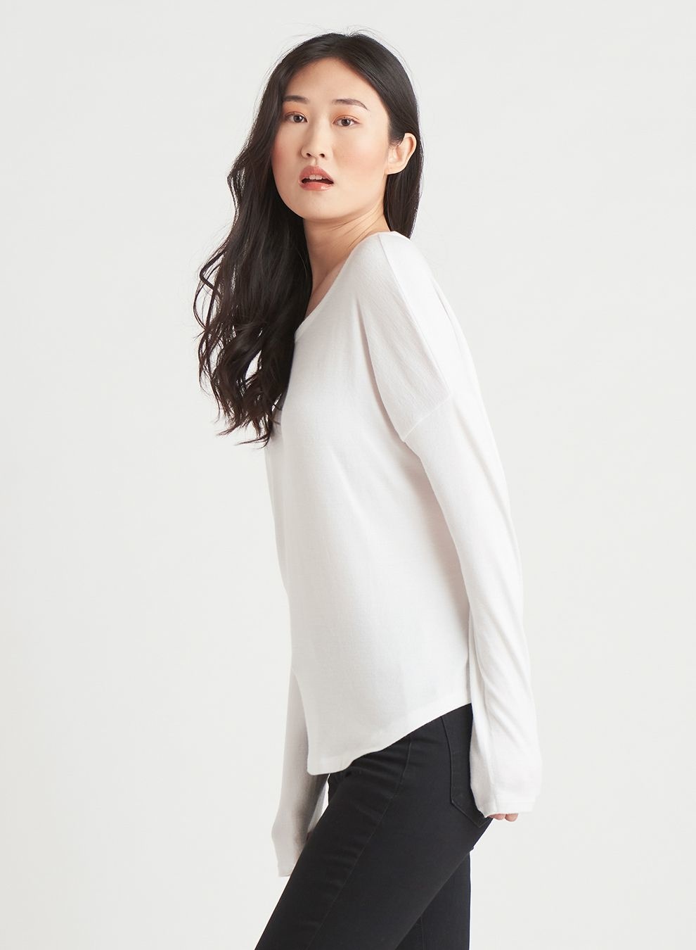 ROUNDED HEM KNIT TOP