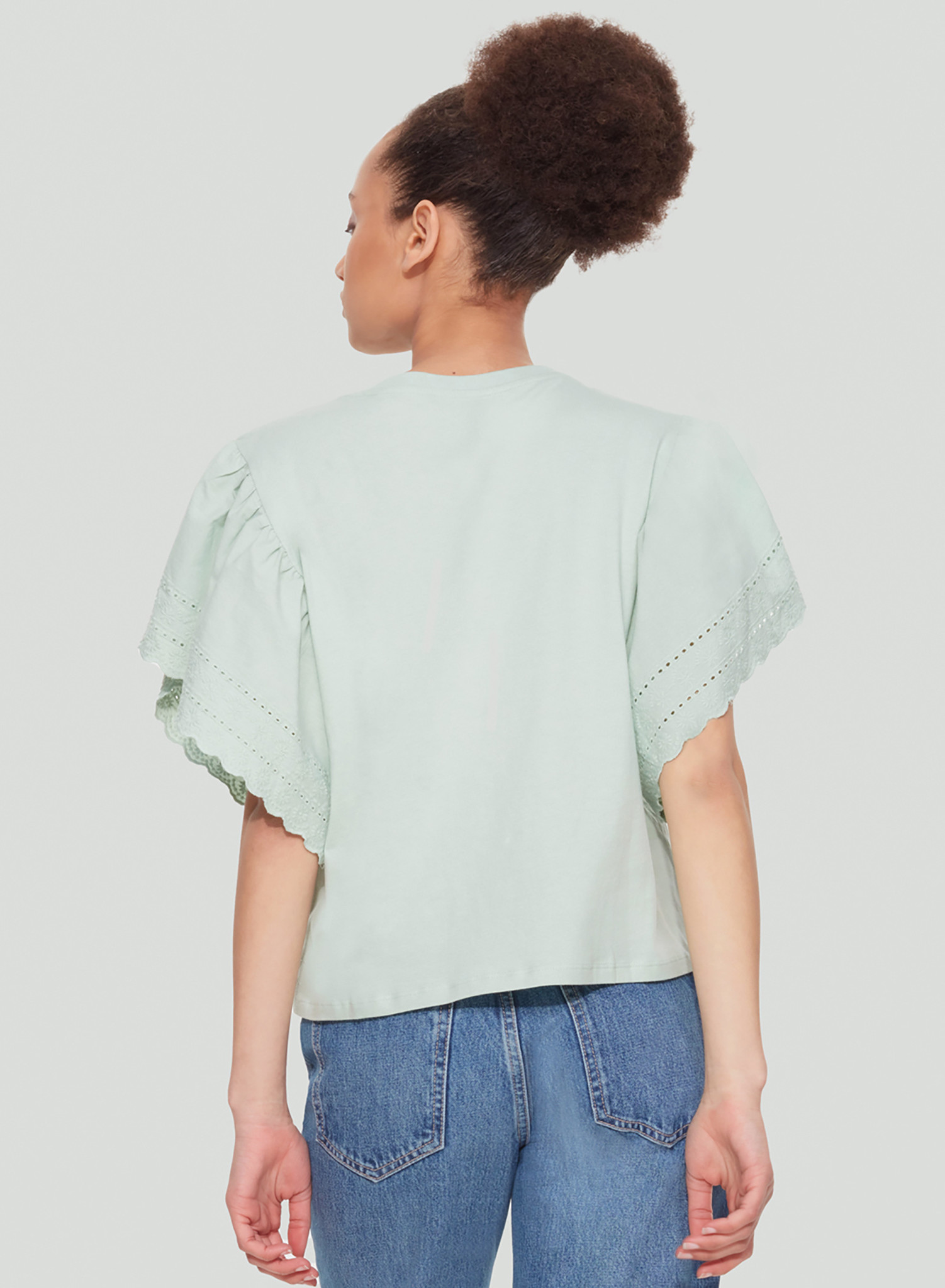 EMBROIDERED SLEEVE TOP