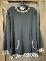 First Look WOMEN’S L/S ANIMAL PRINT BLACK W/POCKETS TOP Med